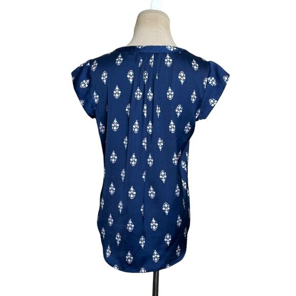 Liz Claiborne blue floral short sleeves tunic blouse size PS - Picture 2 of 9